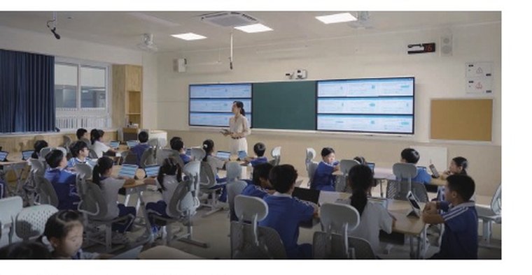 ห้องเรียนขนาดใหญ่ที่นักเรียนดูเนื้อหาเดียวกันพร้อมกันหลายจอ